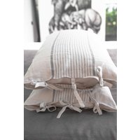 Handgefertigter Leinen Kissenbezug, Graublau Gestreift, Stone Washed, Mit Bindebändern Handgefertigter Leinen Kissenbezug, Graublau Gestreift, Stone Washed, Mit Bindebändern von GendaLinen
