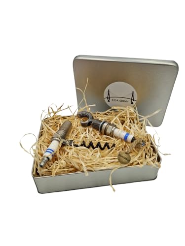 Elbkrämer Flaschenöffner & Korkenzieher Set aus Zündkerze und Stahl handgefertigt in Deutschland in Geschenkverpackung. Ein originelles Geschenk für Auto Schrauber Tuner Mechaniker KFZ Mechatroniker Elbkrämer Flaschenöffner & Korkenzieher Set aus Zündkerze und Stahl handgefertigt in Deutschland in Geschenkverpackung. Ein originelles Geschenk für Auto Schrauber Tuner Mechaniker KFZ Mechatroniker von Generic