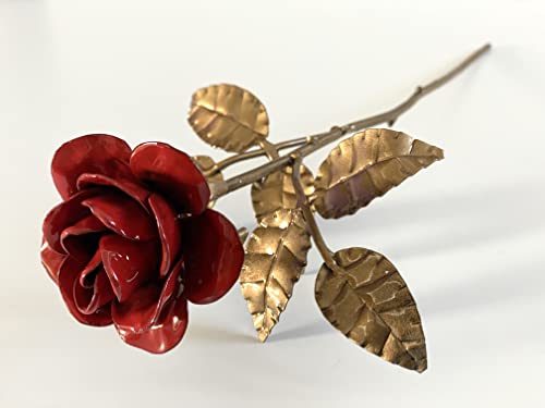 Handgeschmiedete Metallrosen-Skulptur – Geschenk der ewigen Liebe für sie – Blume aus Schmiedestahl – rote und goldene Rosenblüte von Generic