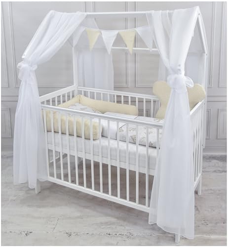 Baby Delux Babybett Komplett Set Hausbett 60x120 cm weiß Rausfallschutz Kinderbett Matratze Bettwäsche Deko Set (Chiffonhimmel, Bärchen beige Waffelpique) von Generisch