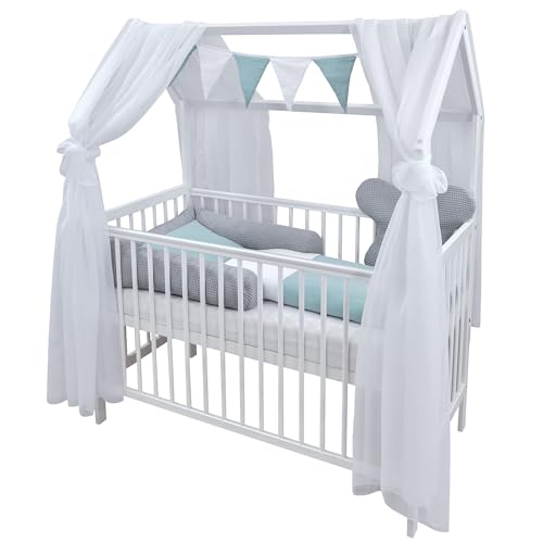 Baby Delux Babybett Komplett Set Hausbett 60x120 cm weiß Rausfallschutz Kinderbett Matratze Bettwäsche Deko Set (Chiffonhimmel, Grau Mint Musselin Waffelpique) von Generisch