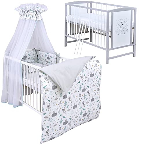 Baby Delux Babybett Komplett Set Kinderbett Mia grau weiß 120x60 Bettwäsche Set mehrteilig Matratze (Waldgeflüster) von Generisch