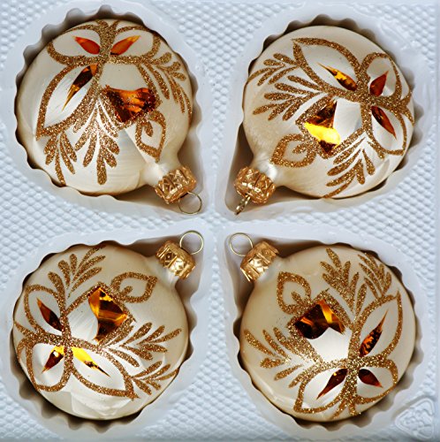 Cremefarbene Weihnachtskugeln mit goldenen Glitzerapplikationen in Form von Kerzen und Tannenzapfen aus Glas - Durchmesser 7 cm 4er Set von Generisch
