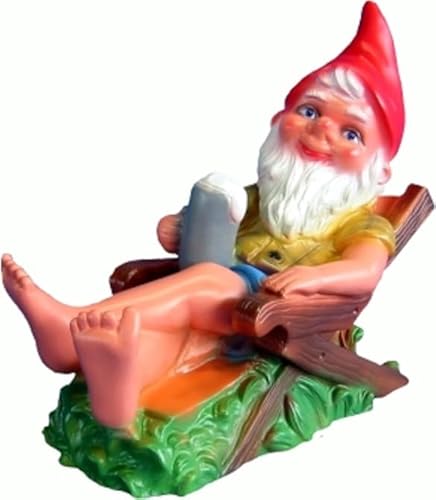 Generisch Gartenzwerg im Liegestuhl mit Feierabendbier Generisch Gartenzwerg im Liegestuhl mit Feierabendbier von Generisch
