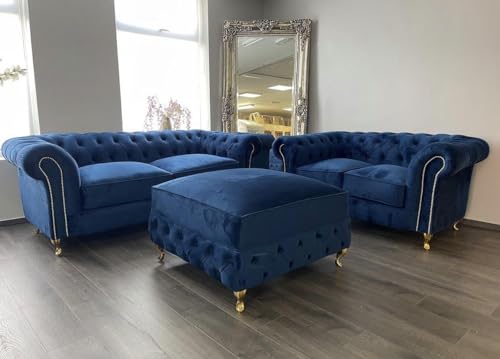 Luxuriöses Chesterfield-Sofa-Set aus königsblauem Samt mit goldfarbenen Chrombeinen, 3-Sitzer, 2-Sitzer und Fußhocker Luxuriöses Chesterfield-Sofa-Set aus königsblauem Samt mit goldfarbenen Chrombeinen, 3-Sitzer, 2-Sitzer und Fußhocker von Generisch