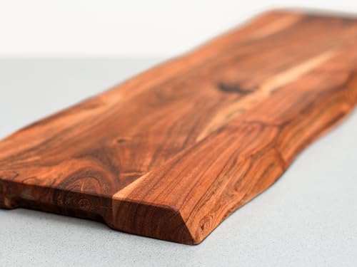 Servierbrett 68x23 Holz I Tragegriffe an den Seiten I Brotzeitbrett rustikal mit Baumkante I Schneidebrett 3cm Stark I Holzbrett für Küche braun Servierbrett 68x23 Holz I Tragegriffe an den Seiten I Brotzeitbrett rustikal mit Baumkante I Schneidebrett 3cm Stark I Holzbrett für Küche braun von Generisch