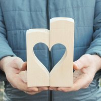 Holzkerzenständer - Herz Unbehandelter Holzkerzenhalter Für Teelichtkerzen Aus Buchenholz Holzkerzenständer - Herz Unbehandelter Holzkerzenhalter Für Teelichtkerzen Aus Buchenholz von GeniusesOfWood