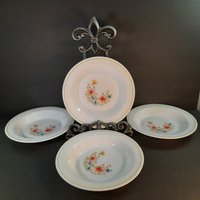 Vintage Arcopal France Suppe/Salat Teller Mit Rosa, Blau Und Gelb Blumen von GentlyLovedCA