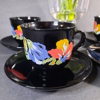 Vintage Arcoroc Kaffeetassen Und Untertassen, Made in France, Schwarz Mit Blauen Blumen, Rote Blume, Gelbe Kaffeetassen, Teetassen von GentlyLovedCA