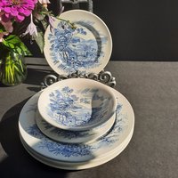 Vintage Wedgwood Countryside Blau Transferware Teller Set von GentlyLovedCA