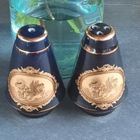 Vintage Haytzaam Kobalt Blau Salz Und Pfefferstreuer Mit Goldenem Design von GentlyLovedCA