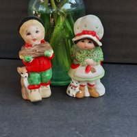 Vintage Jasco Biskuitporzellan Woodsman Boy & Rehkitz Und Zuckerpflaume Pomander Figur Weihnachten. Hergestellt in Taiwan von GentlyLovedCA