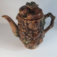 Vintage Majolica Teekanne, Mood Brown, Made in Japan By Giftcraft, Birnen, Trauben, Äpfel, Kaffeekanne/Schokoladenkanne, Nummer 1913 von GentlyLovedCA