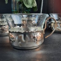 Vintage Versilberte Teetassen Mit Glaseinsätzen. 5stk. Galvanisiertes Messing Verzierten Ausgeschnittenen Filigranen Haltern. Guter Zustand von GentlyLovedCA