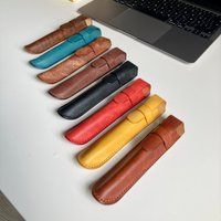 Handgefertigtes Leder-Stift-Etui, Leder-Stifthalter Für Einen Stift, Benutzerdefinierte Leder-Stifthülle, Füllfederhalter-Etui, Lederhülle von GeorgeZaridzeLeather