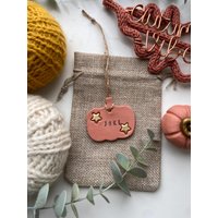 Handgemachte Personalisierte Ton Kürbis Halloween Herbst Dekoration von GeorgethebearCrafts