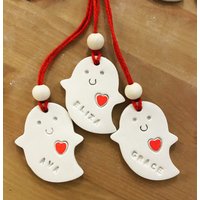 Handgemachte Personalisierte Valentinstag Ton Hängenden Geist Dekoration Geschenkanhänger Andenken Handgemachte Personalisierte Valentinstag Ton Hängenden Geist Dekoration Geschenkanhänger Andenken von GeorgethebearCrafts