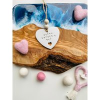 Handgemachter Muttertag Ton Herz Hängender Geschenkanhänger Andenken Dekoration von GeorgethebearCrafts