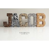 stoffbuchstaben, Tierdruck Buchstaben, Safari Thema Dekor, Gepolsterte Kinderzimmer Wand Namen Designs von GeorgiaAndTheLion1