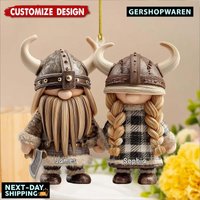Personalized Viking Gnome Couple Christmas Ornament Gift For Couples, Gnomes 2D Tree Hanging Decor, For Husband & Wife Personalized Viking Gnome Couple Christmas Ornament Gift For Couples, Gnomes 2D Tree Hanging Decor, For Husband & Wife von GerShopWaren
