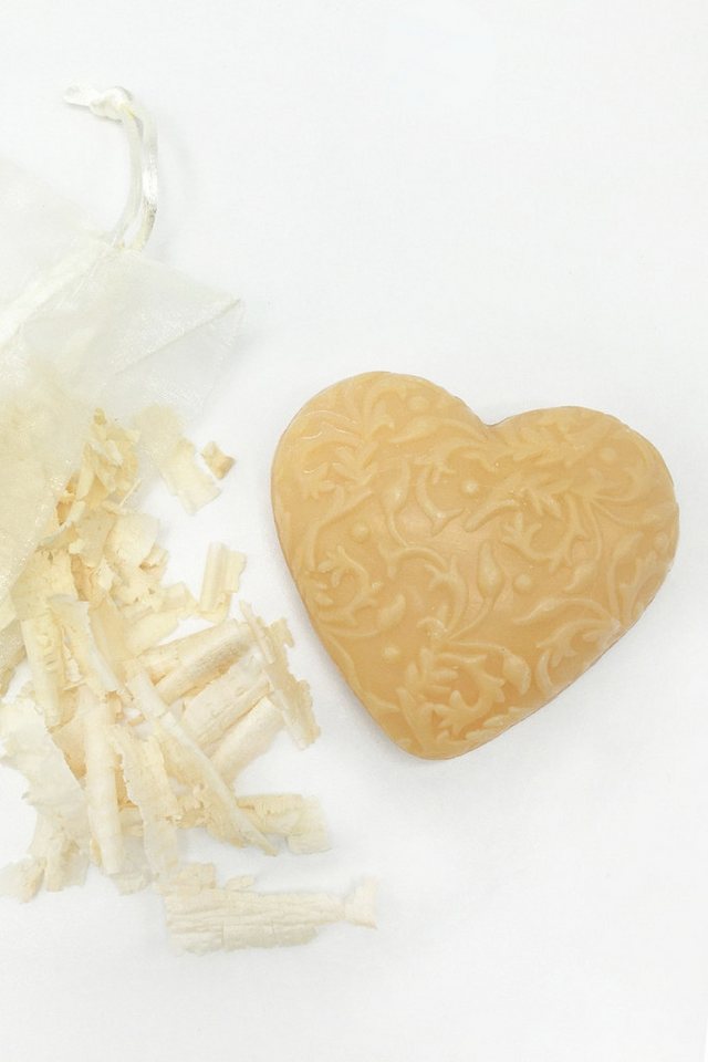 Gerlinde Hofer _ Florex GmbH Zirbenkissen Schafmilchseife im Organzasackerl - HERZ/ZIRBE von Gerlinde Hofer _ Florex GmbH