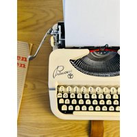 Antike Schreibmaschine Princess Portable Typewriter - Beige, Arbeitsschreibmaschine Ausgezeichneter Zustand von GermanTypewriterCo