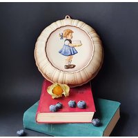 Seltene Goebel Hummel Dekorative Kuchen Backform - Sammlerstück Vintage Wandbehang Retro Küchen Dekor Handgemalte Geschenke Seltene Goebel Hummel Dekorative Kuchen Backform - Sammlerstück Vintage Wandbehang Retro Küchen Dekor Handgemalte Geschenke von GermanVintageGifts