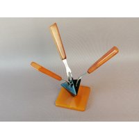 3 Spießer Im Halter Aus Bakelit/Kleine Gabeln Servierbesteck Käsespießer Mid Century von Gernewieder