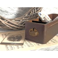 Alte Holzbox - Kleine Schublade Aus Der Nähmaschine Holz Box Used Look Sortierfach/Tiefe 38, 5 cm | 15 " von Gernewieder