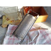 Alter Hobel/Vintageküchenreibe Reibe Käsereibe Raspel Für Parmesan Parmesanreibe von Gernewieder