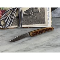 Altes, Winziges Vintage Taschenmesser Aus Horn/Altes Klappmesser Mit Patina Made in Germany Sammlerstück 2 Klingen Altes, Winziges Vintage Taschenmesser Aus Horn/Altes Klappmesser Mit Patina Made in Germany Sammlerstück 2 Klingen von Gernewieder
