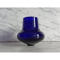 Kleine Vase/Glasvase Blaues Glas Sammlervase von Gernewieder