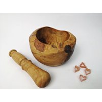 Mörser Und Stößel Aus Olivenholz Im Naturschnitt/Ø Ca.14cm Vintage Gewürzmörser Küchenmörser Für Gewürze Mörser Und Stößel Aus Olivenholz Im Naturschnitt/Ø Ca.14cm Vintage Gewürzmörser Küchenmörser Für Gewürze von Gernewieder