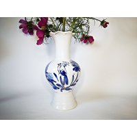Retro Vase/Mid Century Mit Wellenrand, Kobaltblaues Dekor Gold, Vogel Blumen von Gernewieder