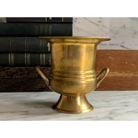 Vintage Blumentopf/Kleiner Übertopf Aus Messing Patina von Gernewieder