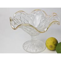 Vintage Fußschale Aus Pressglas/Glasschale Eisbecher Dessertschale Wellenrand Getöntes Glas von Gernewieder