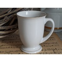 Vintage Kaffeebecher/Kaffeetasse Weiß Mit Goldrand von Gernewieder