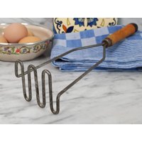 Vintage Kartoffelstampfer/Küchenutensilien Mit Holzgriff Rustikale Küche Vintage Kartoffelstampfer/Küchenutensilien Mit Holzgriff Rustikale Küche von Gernewieder