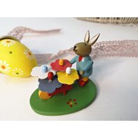 Vintage Osterdeko Aus Holz Kleiner Hasen Mit Schubkarre/Aufsteller Osterei Miniatur, 7cm Vintage Osterdeko Aus Holz Kleiner Hasen Mit Schubkarre/Aufsteller Osterei Miniatur, 7cm von Gernewieder