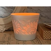Windlicht Aus Porzellan/Kerzenhalter Motiv Sonnenblumen, Lichtspiel Für Die Terrasse Weimar Biscuit-Porzellan Mitbringsel Windlicht Aus Porzellan/Kerzenhalter Motiv Sonnenblumen, Lichtspiel Für Die Terrasse Weimar Biscuit-Porzellan Mitbringsel von Gernewieder
