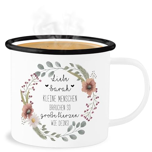 Emaille Becher Blechbecher - Erzieher - Kleine Menschen brauchen so große Herzen wie deins | Erzieherin Geschenk | Tagesmutter Geschenke | Krippe Abschiedsgeschenk KiGa - 300 ml - Weiß Schwarz Emaille Becher Blechbecher - Erzieher - Kleine Menschen brauchen so große Herzen wie deins | Erzieherin Geschenk | Tagesmutter Geschenke | Krippe Abschiedsgeschenk KiGa - 300 ml - Weiß Schwarz von Geschenk mit Namen personalisiert by Shirtracer