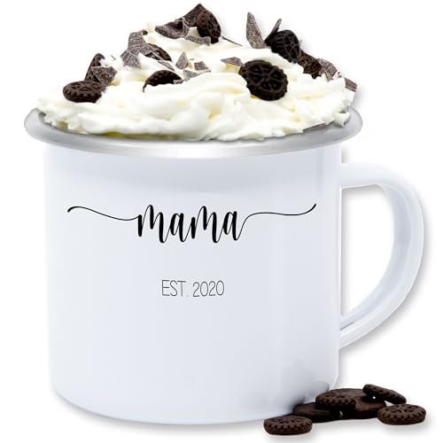 Emaille Tasse Blechtasse - Mama est - Geschenk zum Muttertag - Geschenk werdende Mama Geschenk - 300 ml - Weiß Silber - mütter für mamas mutter mothers muttertaggeschenk muttertagsgeschenke moms von Geschenk mit Namen personalisiert by Shirtracer