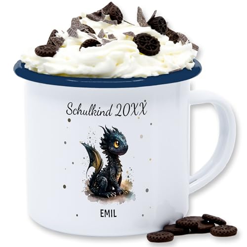 Emaille Tasse Blechtasse - Schulkind Jahreszahl süßer Drache mit Name personalisiert I Einschulung Geschenk Schulanfang I Schuleintritt I Schulbeginn - 300 ml - Weiß Blau - schulanfänger Emaille Tasse Blechtasse - Schulkind Jahreszahl süßer Drache mit Name personalisiert I Einschulung Geschenk Schulanfang I Schuleintritt I Schulbeginn - 300 ml - Weiß Blau - schulanfänger von Geschenk mit Namen personalisiert by Shirtracer