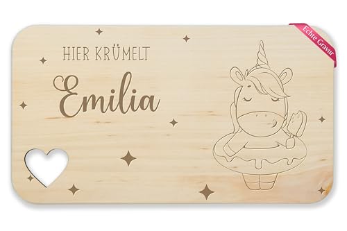 Frühstücksbrettchen Holz Herz - Einhörner - Hier krümelt Name Einhorn I Mädchen Geschenk Kinder I Gravur - 22,5x12,5 - Holz - personalisiertes brettchen für holzbrettchen graviert unicorn von Geschenk mit Namen personalisiert by Shirtracer