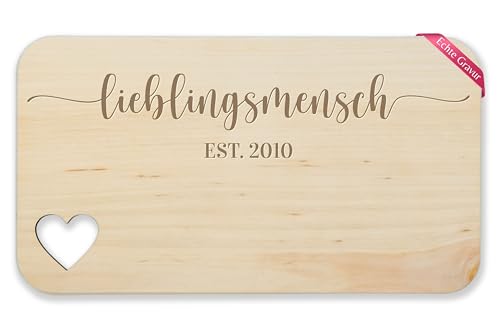 Frühstücksbrettchen Holz Herz - Pärchen - Geschenk Lieblingsmensch est Jahreszahl I Freundschaft Geschenkidee Partnerschaft I Beziehung - 22,5x12,5 - Holz - geschenke lieblingsmenschen von Geschenk mit Namen personalisiert by Shirtracer