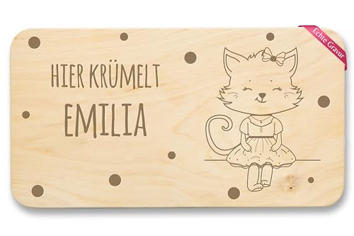 Frühstücksbrettchen Holz - Hier krümelt Name Katze Katzen Cat Geschenk - 22x12 - Holz - personalisierte geschenke kinder katzenliebhaber motiv für von Geschenk mit Namen personalisiert by Shirtracer