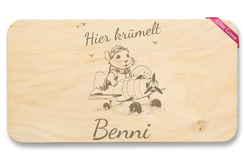 Frühstücksbrettchen Holz - Hier krümelt Name Meerschweinchen Flugzeug - 22x12 - Holz - gravur von Geschenk mit Namen personalisiert by Shirtracer