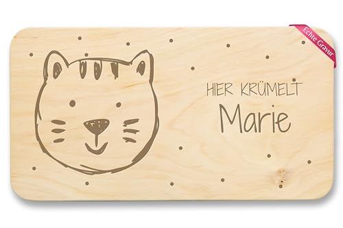 Frühstücksbrettchen Holz Natur - Katze Tier Motiv Katzen Kinder Geschenk mit Name - 22x12 - Holz - brettchen hier krümelt geschenke für katzenliebhaber cat katzenfan frühstücksbrett von Geschenk mit Namen personalisiert by Shirtracer