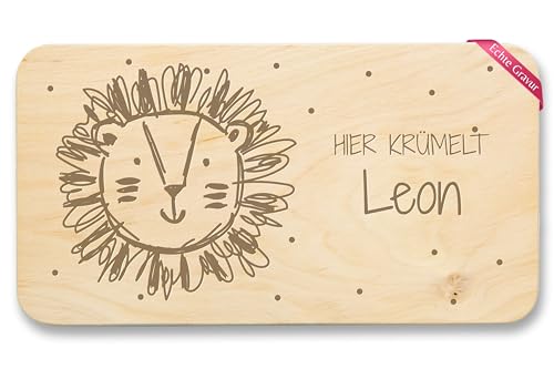 Frühstücksbrettchen Holz - Löwe Tier Motiv Löwen Kinder Geschenk mit Name - 22x12 - Holz - brettchen hier krümelt geschenke und kind frühstücksbrett gravur individuell holzbrettchen von Geschenk mit Namen personalisiert by Shirtracer