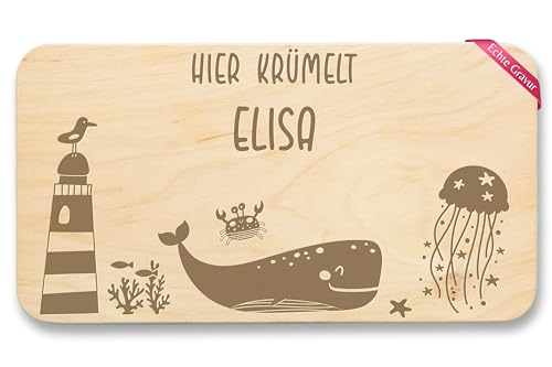 Frühstücksbrettchen Holz - Tiere - Hier krümelt Mediterran Meer Küste Leuchtrum Wal Krebs Qualle Tier Motive Kinder mit Name - 22x12 - Holz - geschenke für meerliebhaber kinderbrettchen von Geschenk mit Namen personalisiert by Shirtracer